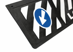 Paraspruzzo lungo in pvc, segnaletica in rilievo - 240x35 cm - Nero - Long Vehicle - immagine 3