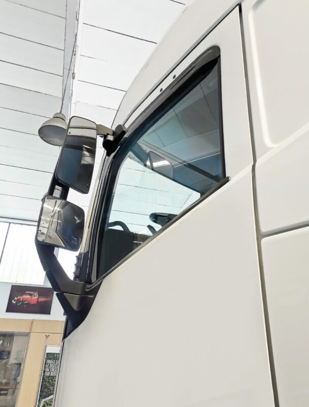 Set deflettori in policarbonato - compatibile per Volvo FH Serie 4 (09/12>05/21) - Volvo FM (03/13>10/21) - Volvo FH Serie 5 (06/21>) - immagine 2