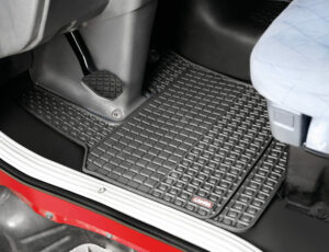 Coppia tappeti su misura in Eco Gomma per camion - compatibile per  Scania G Serie 5 (03/04>08/09) -  Scania G Serie 6 (09/09>08/13) -  Scania G Serie 6 - Streamline (09/13>12/17) -  Scania L Serie 4 (02/95>09/04) -  Scania P Serie 5 (09/04>11/11) -  Scania P Serie 6 (12/11>12/17) -  Scania R Serie 5 (03/04>08/09) -  Scania R Serie 6 (09/09>08/13) -  Scania R Serie 6 - Streamline (09/13>12/17) - immagine 3