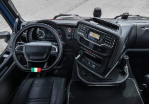 Flag Italia, coprivolante su misura in Skeentex - compatibile per - Iveco S-Way (10/2019>) - immagine 3
