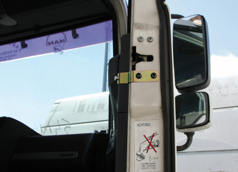 Serrature interne aggiuntive per cabina camion - compatibile per Man TGA (03/99>05/10) - Man TGS (09/07>08/14) - Man TGX (09/07>08/12) - immagine 4