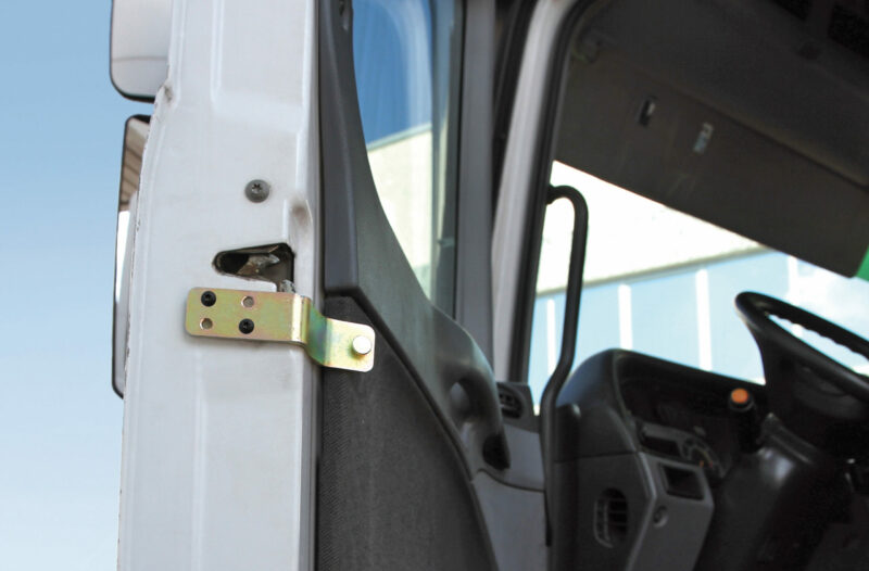 Serrature interne aggiuntive per cabina camion - compatibile per Mercedes Actros MP1 (09/96>09/03) - Mercedes Actros MP2 (04/03>12/08) - Mercedes Actros MP3 (06/08>12/13) - immagine 3